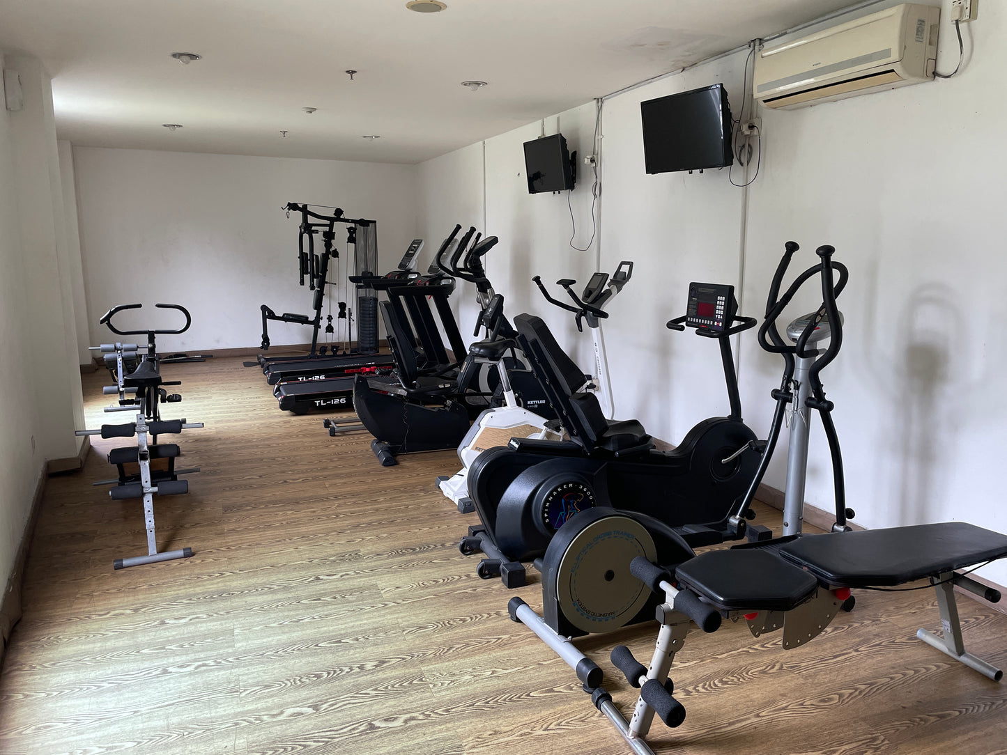 JUAL APARTEMEN TREE PARK BSD SERPONG STUDIO FULL FURNISHED