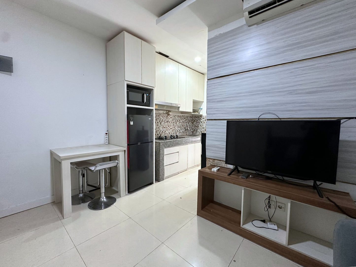 JUAL CEPAT BU APARTEMEN COSMO RESIDENCE 1BR FULL FURNISHED