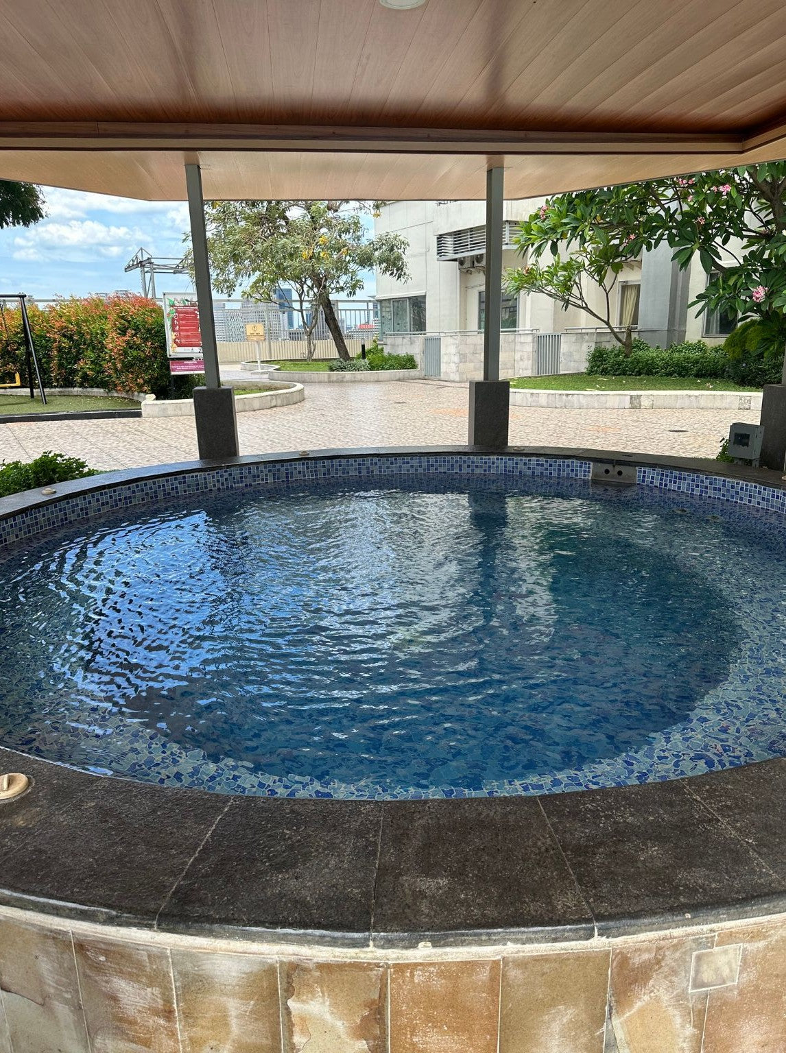 JUAL CEPAT BU APARTEMEN COSMO RESIDENCE 1BR FULL FURNISHED