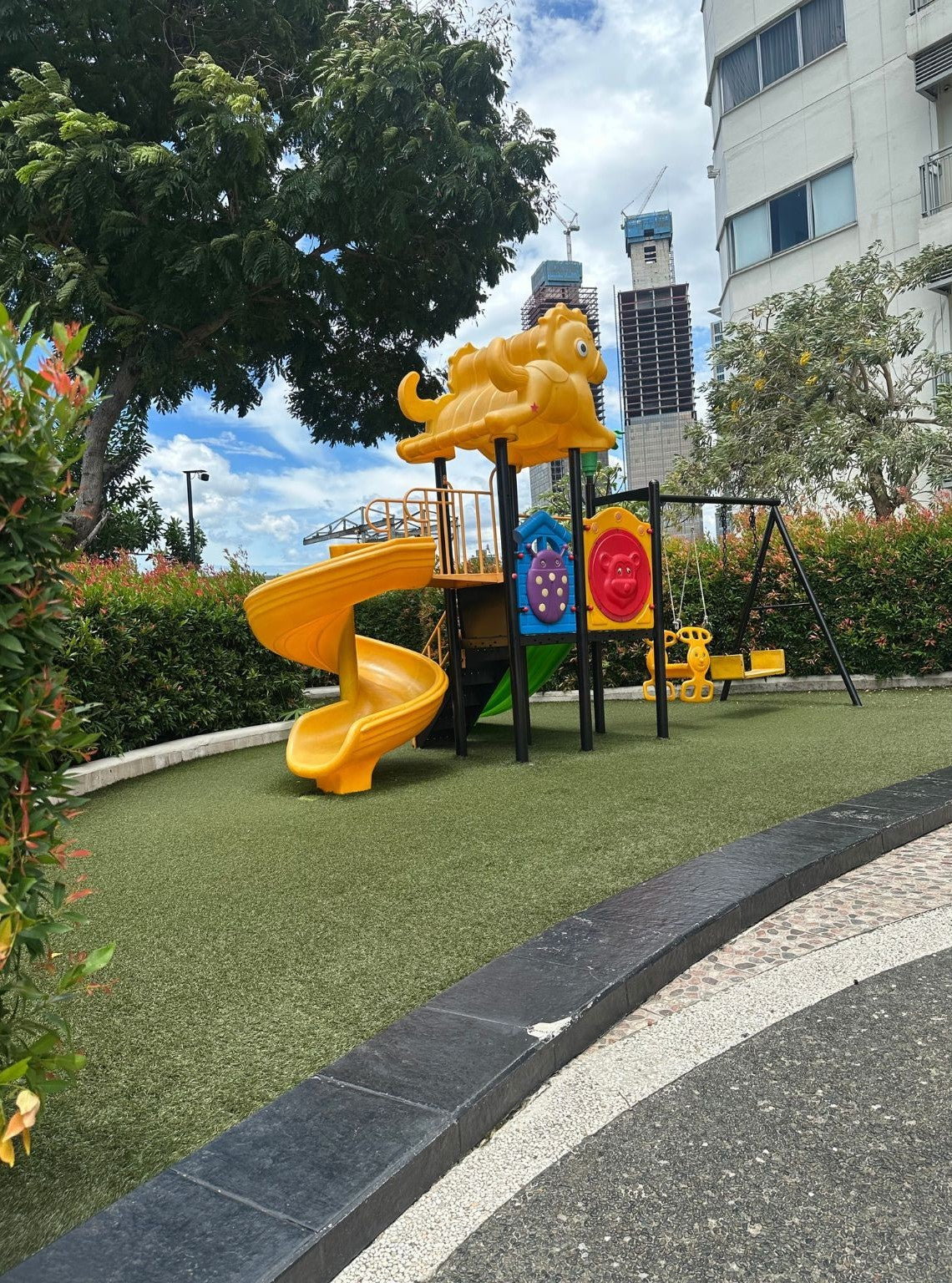 JUAL CEPAT BU APARTEMEN COSMO RESIDENCE 1BR FULL FURNISHED