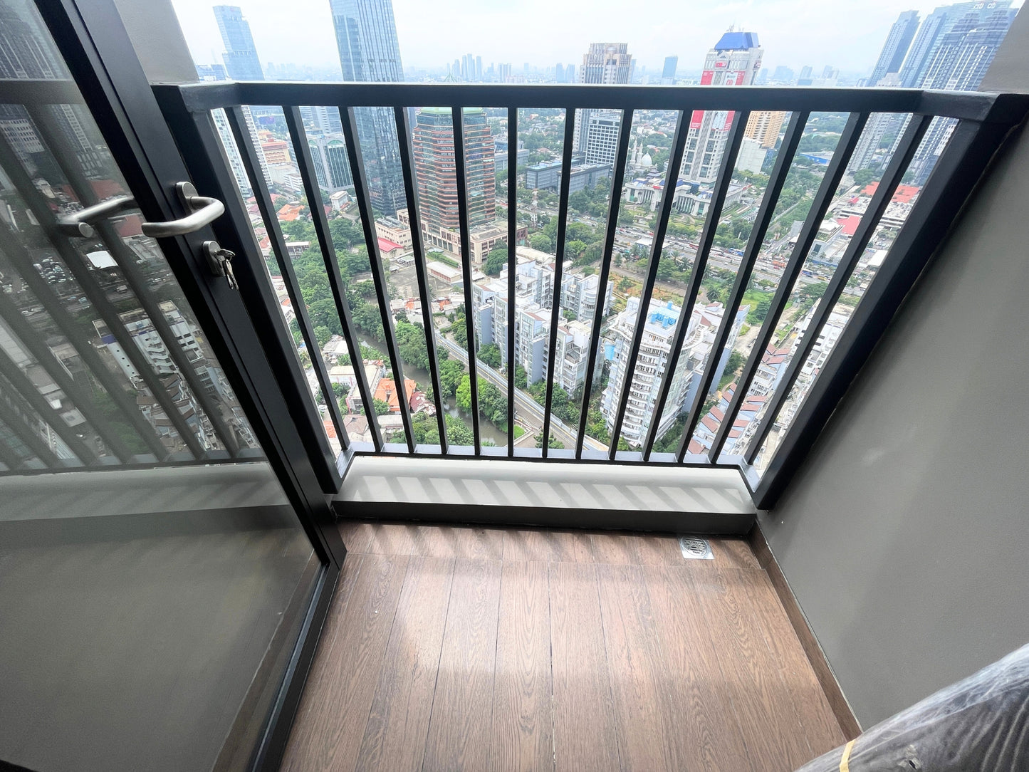 Jual Termurah Apartemen The Newton 2 Ciputra tipe Studio Unfurnished Dekat Kuningan Thamrin