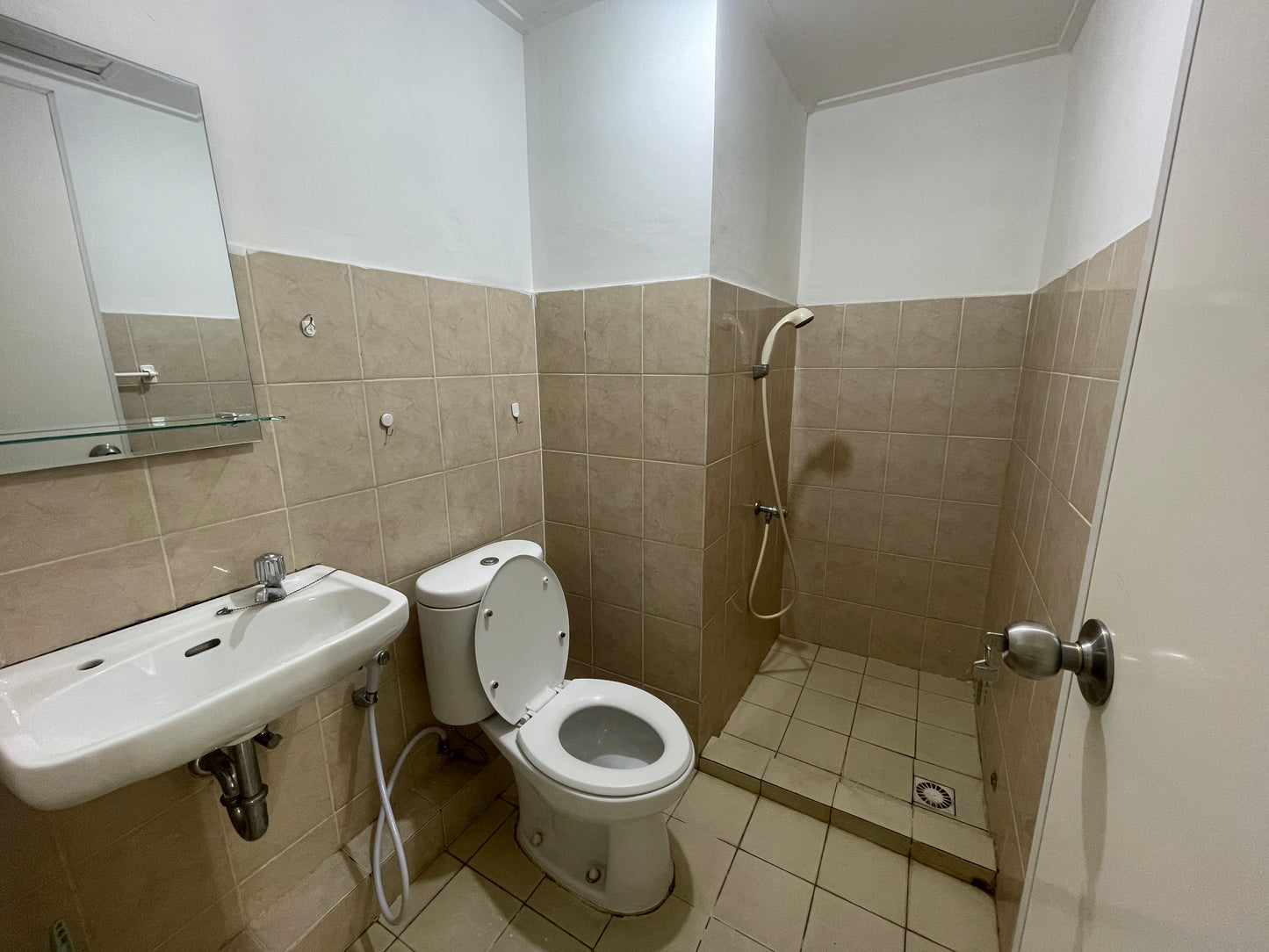 JUAL BU TERMURAH GREEN BAY PLUIT APARTMENT 2BR UNFURNISHED