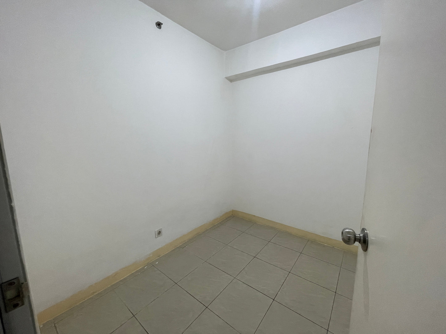 JUAL BU TERMURAH GREEN BAY PLUIT APARTMENT 2BR UNFURNISHED