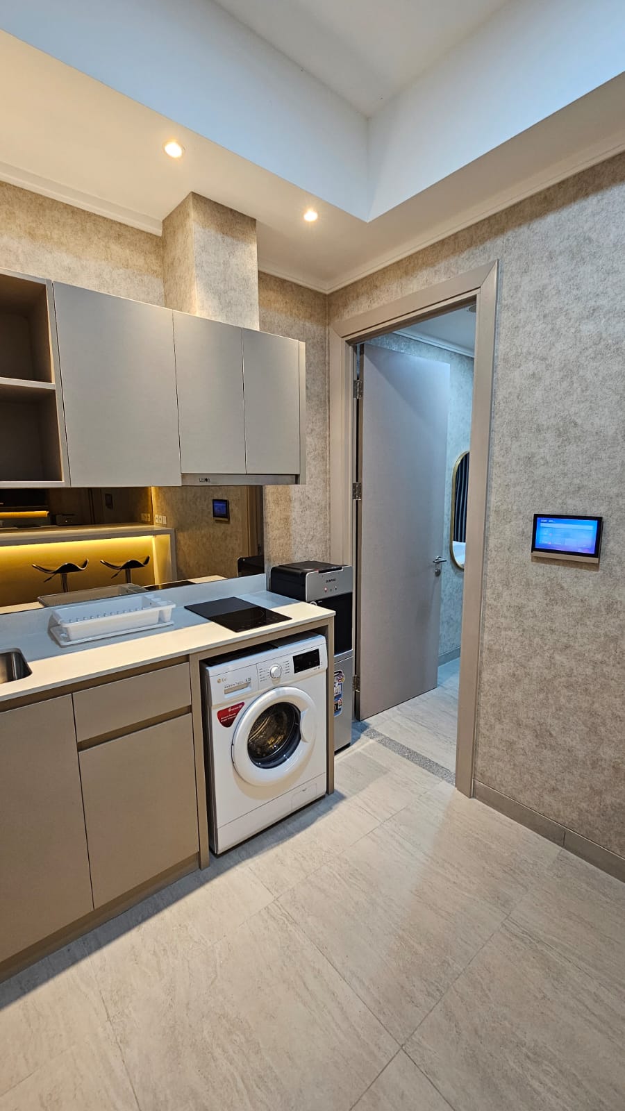JUAL CEPAT (BU) MENARA JAKARTA 1BR FULL FURNISHED
